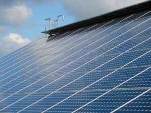 Impianto solare su tetto capannone a Trecate